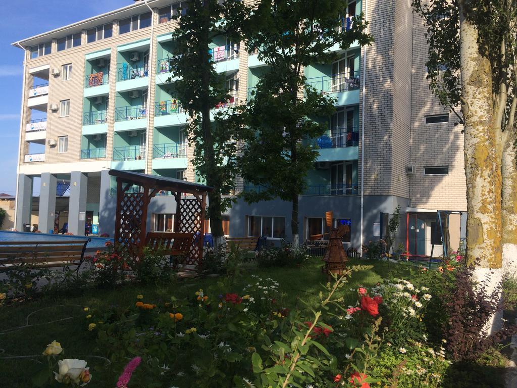 Dolce Vita Resort Hotel Zaliznij Port Eksteriør bilde